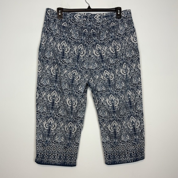 Lauren Ralph Lauren Blue and White Floral/Paisley Capri Pants. Plus Size 18 - Picture 6 of 11